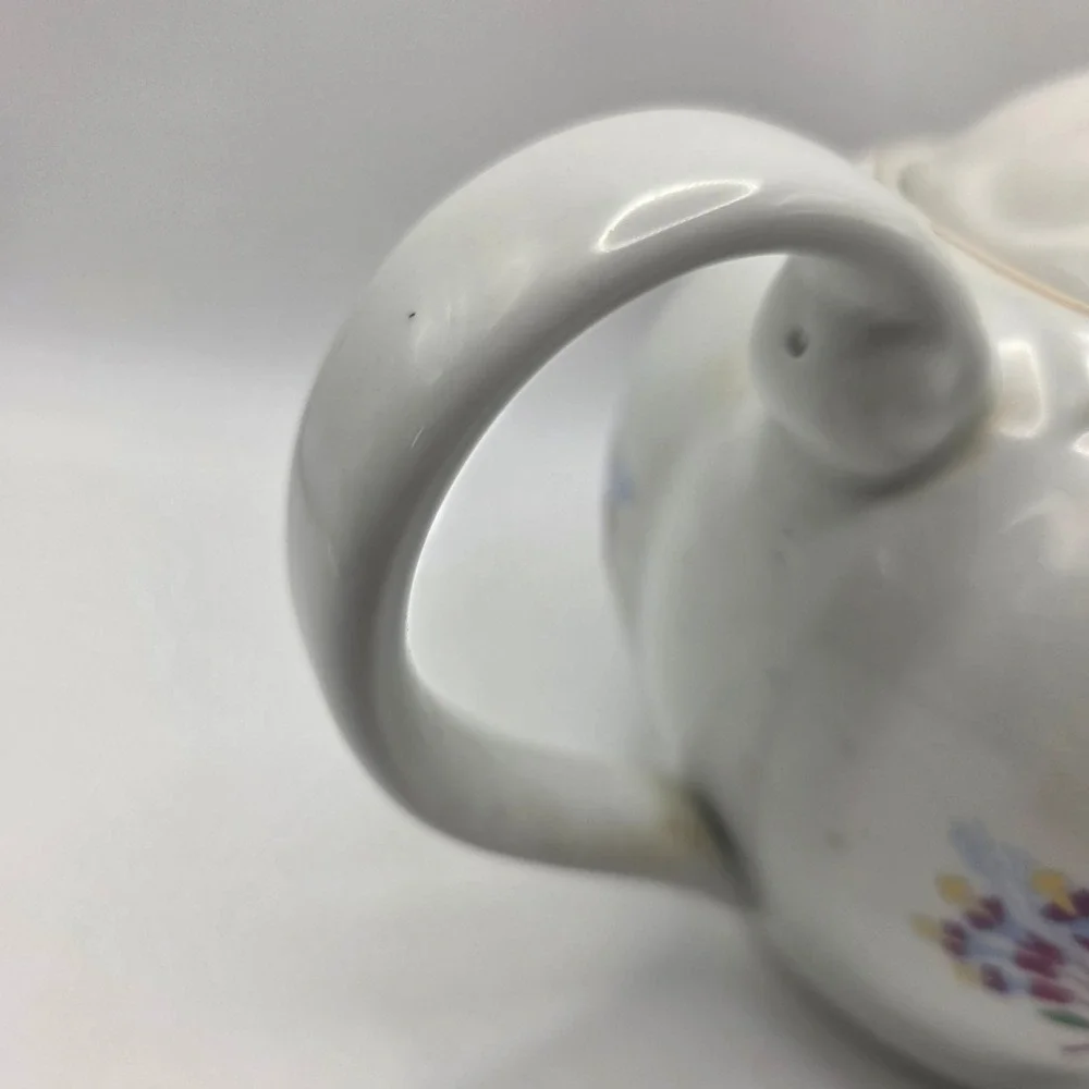 Vintage‎ Parfums Laura Ashley Floral Scalloped Porcelain Teapot Gold Trim White